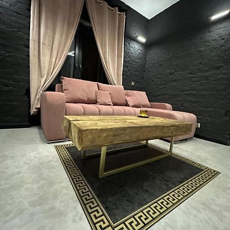 Darkhouse Versace Pink Λοτζ Εξωτερικό φωτογραφία